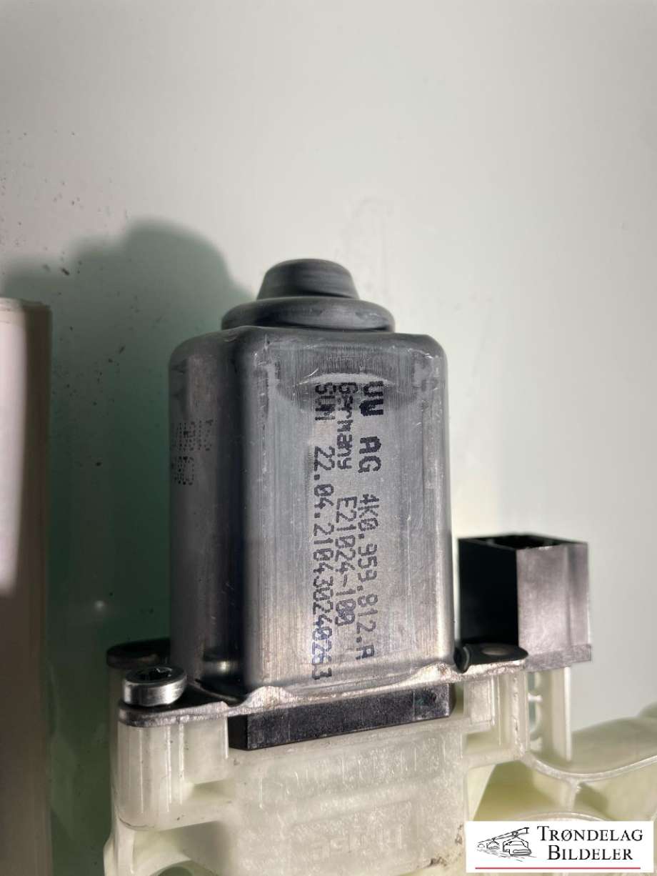 Ruteheis, kun motor, venstre bak til VW ID.4 2020-->>  (4K0 959 812 A|)