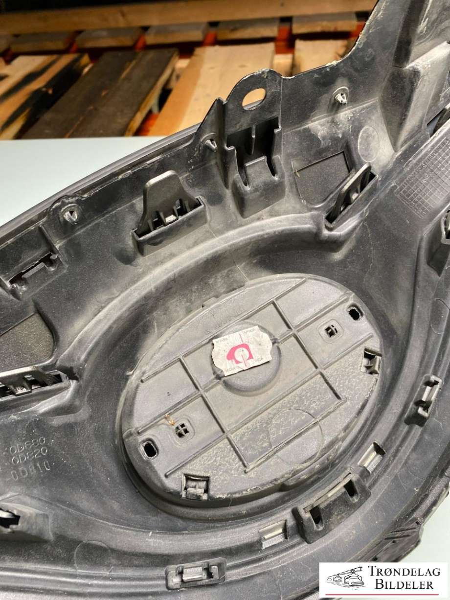 Grill til Toyota Yaris 2014-2020 (Type III, Fase 2)  (531110D820|527190D900|531210D260|753010D130|)