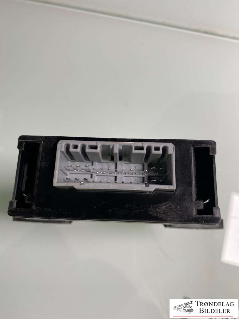 Styreenhet hengerfeste til XPeng G9 2023-->>  (8025003EA1|)