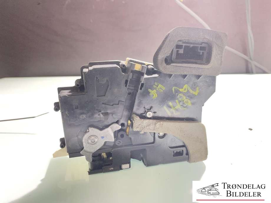 Låsekasse høyre foran til Audi A4 2007-2014 (Type IV) (B8) (B8) (8J1837016A|)