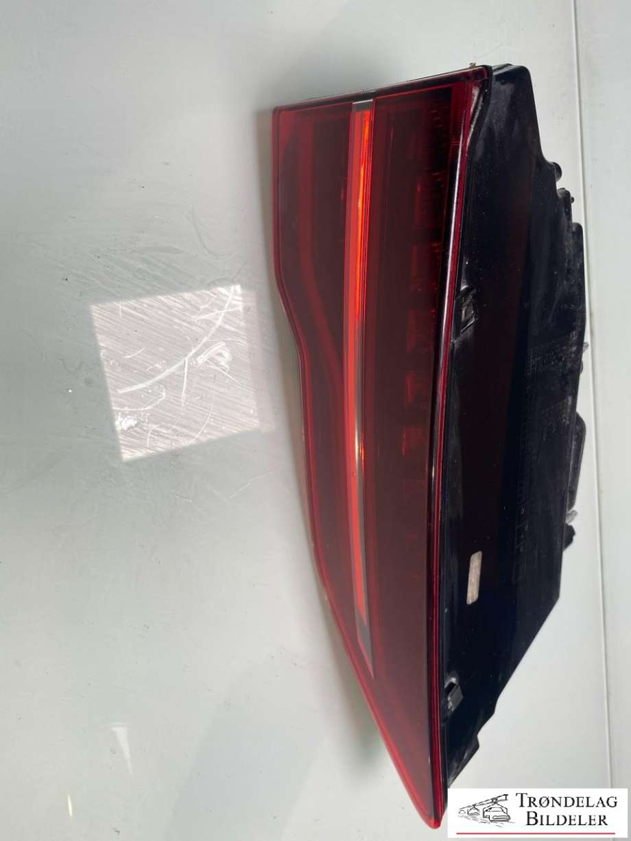 Baklykt venstre indre til Jaguar I-PACE, 2018-->>  (J9D3-13A421-CC)