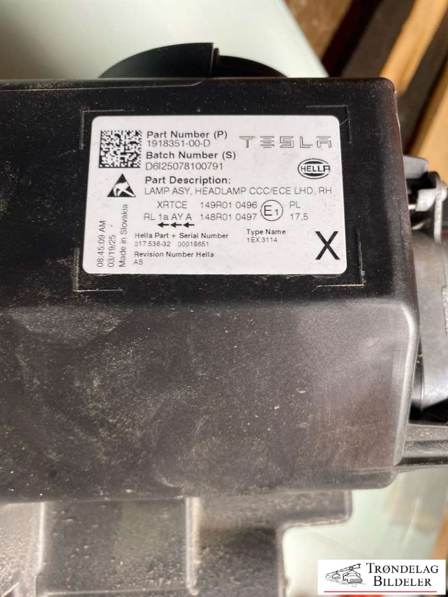 Frontlykt høyre full-LED til Tesla Model Y 2024-->> (Type II)  (1918351-00-D|)