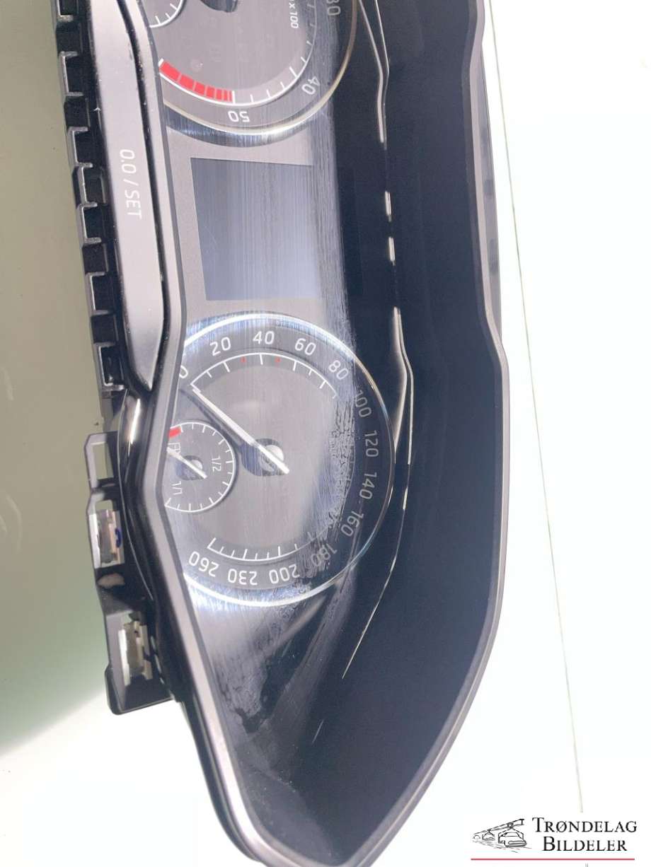 Instrumentpanel til Škoda Superb 2015-->> (Type III)  (3V0 920 751|)