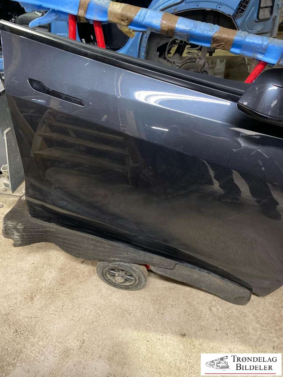 Dør høyre foran til Tesla Model Y, 2024-->> (Type II)  