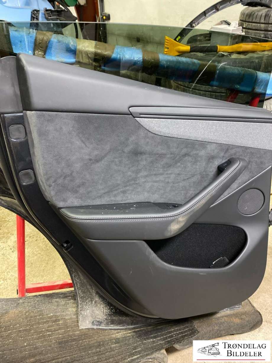 Dør venstre bak til Tesla Model Y 2024-->> (Type II)  
