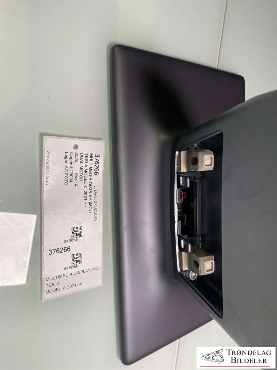 Multimedia display (MCU - Media Controller Unit) til Tesla Model Y 2024-->> (Type II)  (1756566-00-D|)