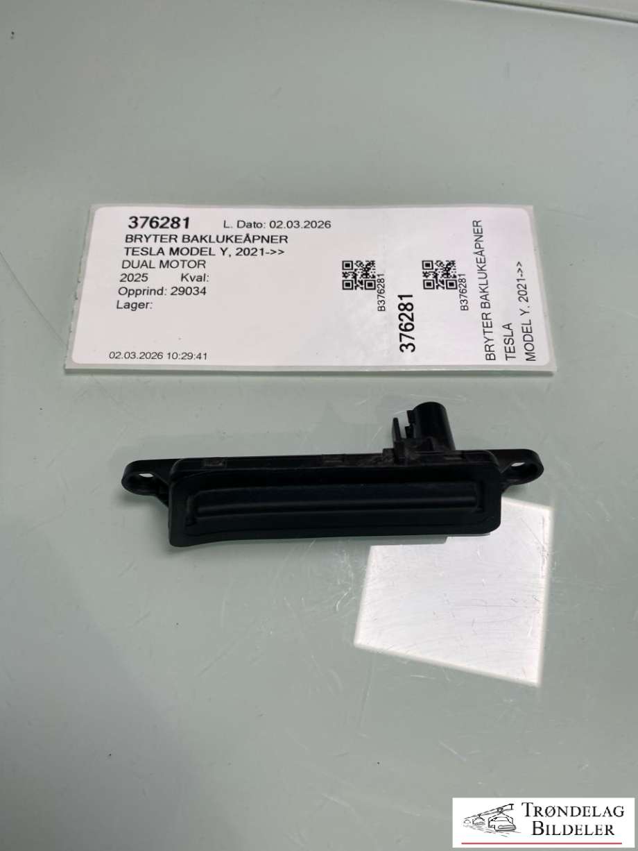 Bryter baklukeåpner til Tesla Model Y, 2024-->> (Type II)  (2010191-00-B)