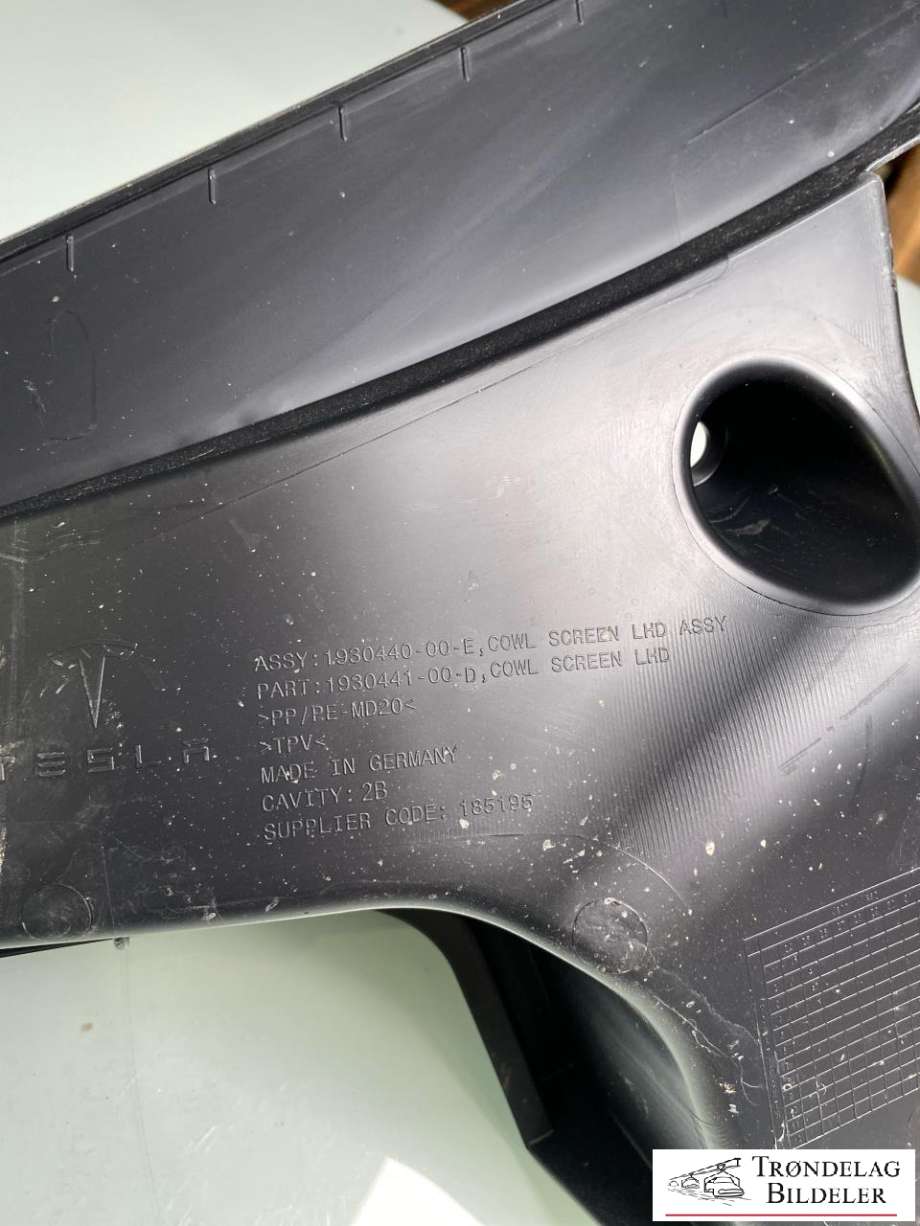 Deksel til Tesla Model Y 2024-->> (Type II)  (1930440-00-E|1930441-00-D|)