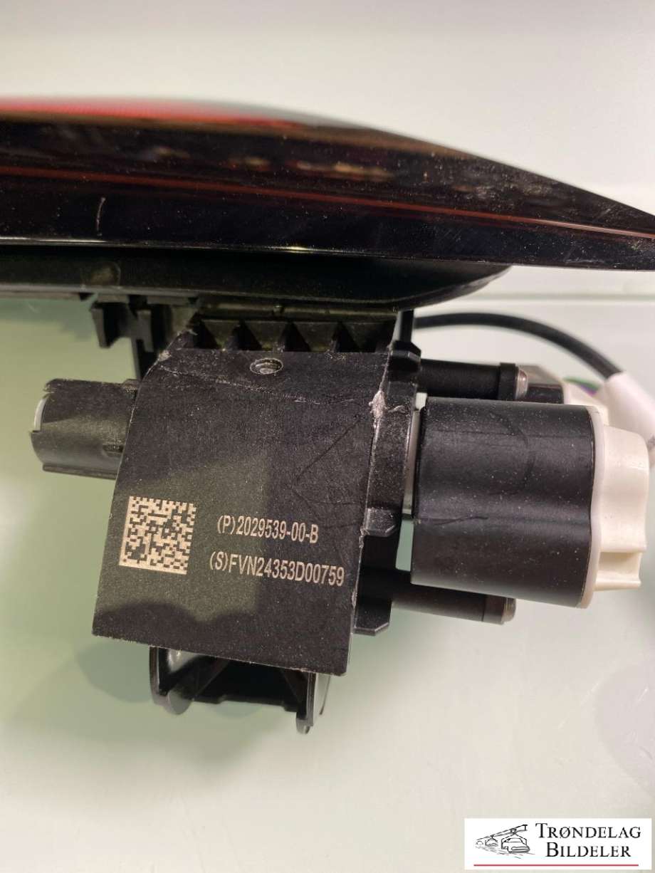 Ladeluke karosseri elbil til Tesla Model Y 2024-->> (Type II)  (2029539-00-B|)