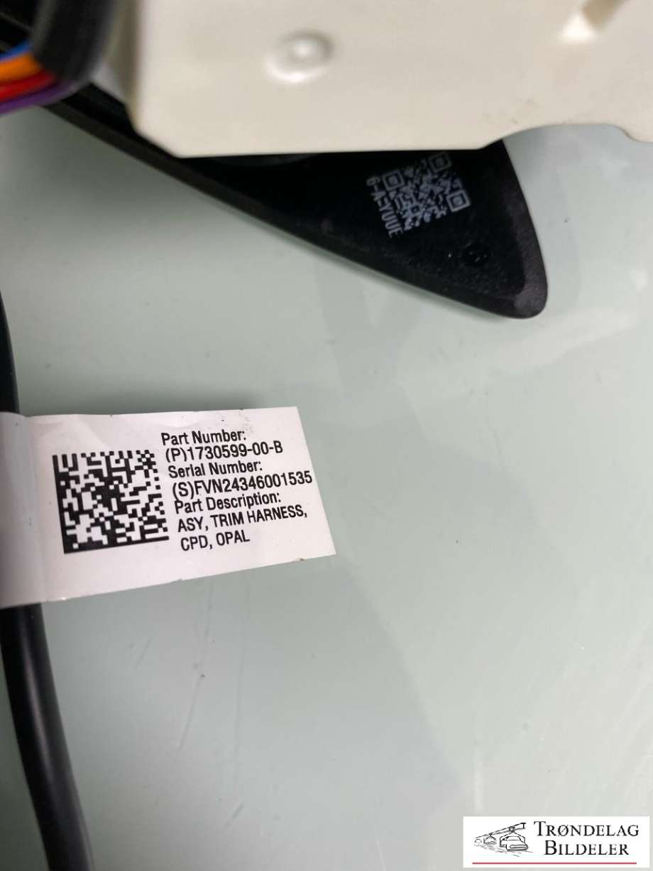 Ladeluke karosseri elbil til Tesla Model Y 2024-->> (Type II)  (2029539-00-B|)