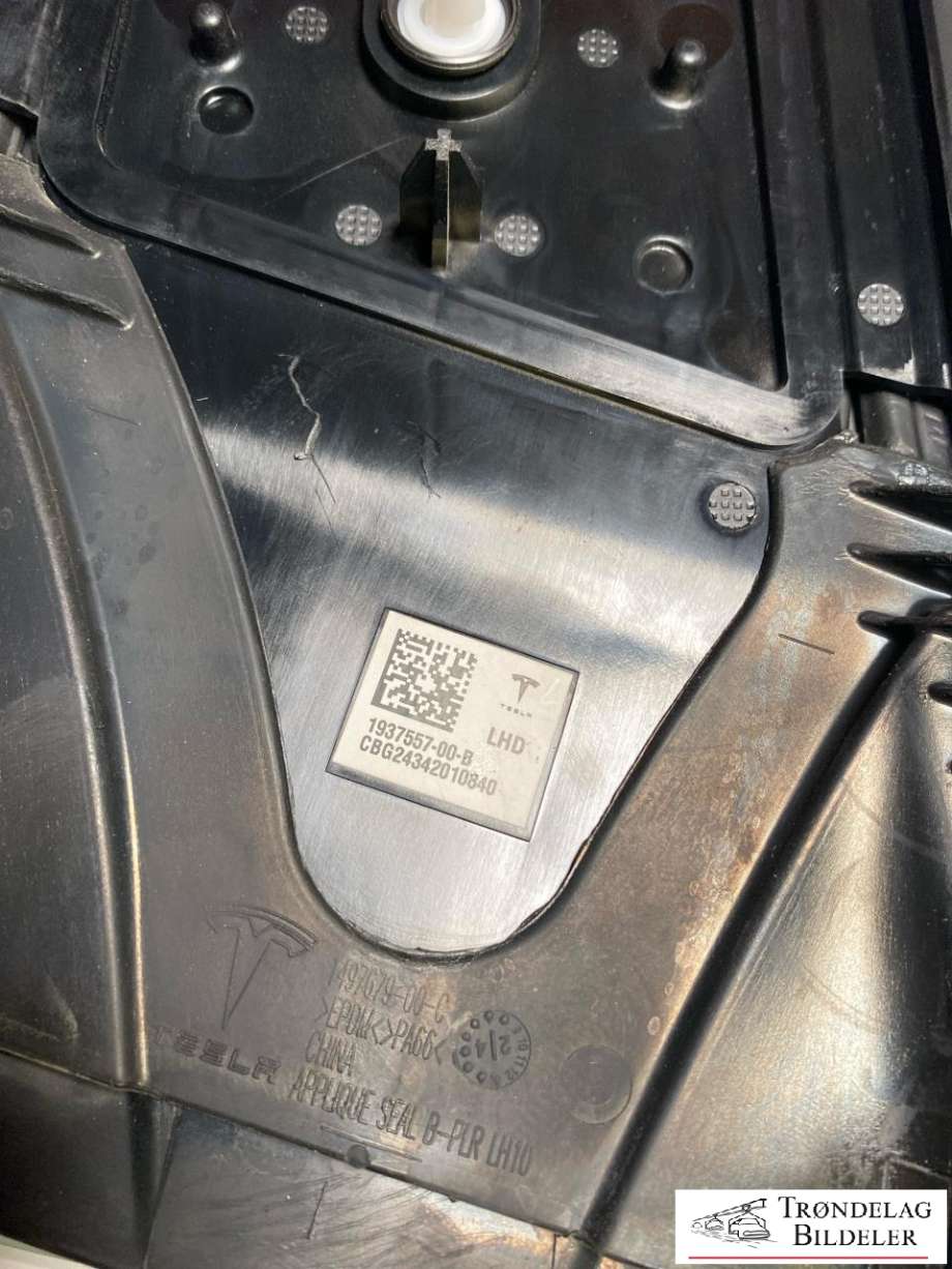 Deksel til Tesla Model Y 2024-->> (Type II)  (1937557-00-B|)