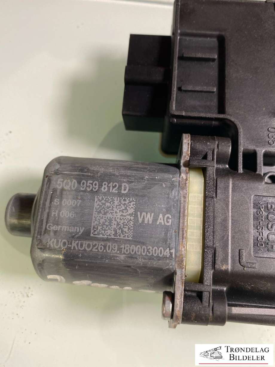 Ruteheis, kun motor, høyre bak til VW e-Golf 2017-2020 (Fase 2)  (5Q0959812|5Q0959408|130822694|5Q0 959 812 D|)