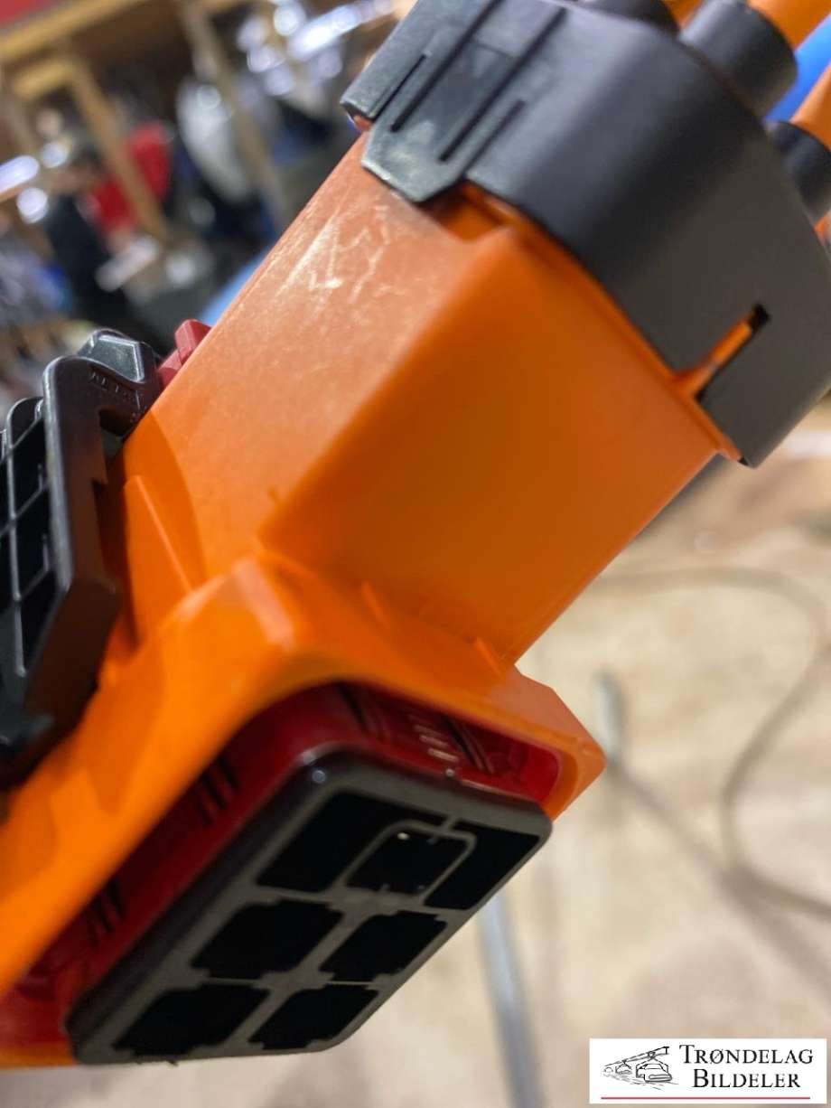 Batterilader inntak/luke til Tesla Model Y 2024-->> (Type II)