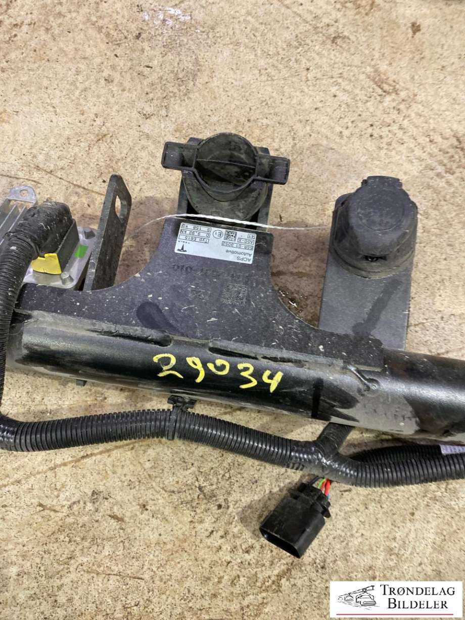 Hengerfeste til Tesla Model Y 2024-->> (Type II)  