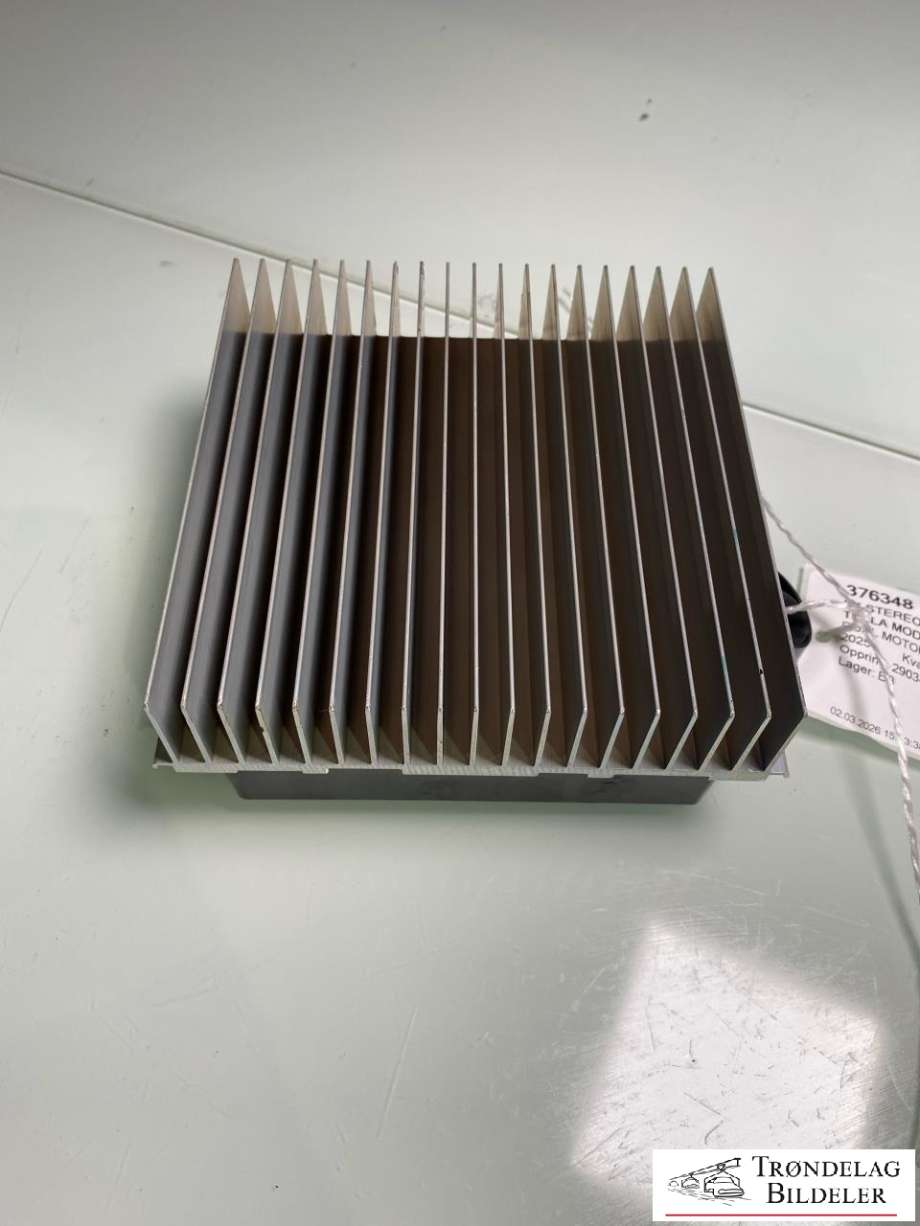 Bilstereo forsterker til Tesla Model Y, 2024-->> (Type II)  (206591220A)