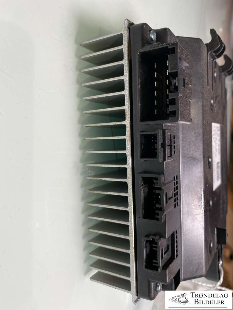 Bilstereo forsterker til Tesla Model Y 2024-->> (Type II) (206591220A|)