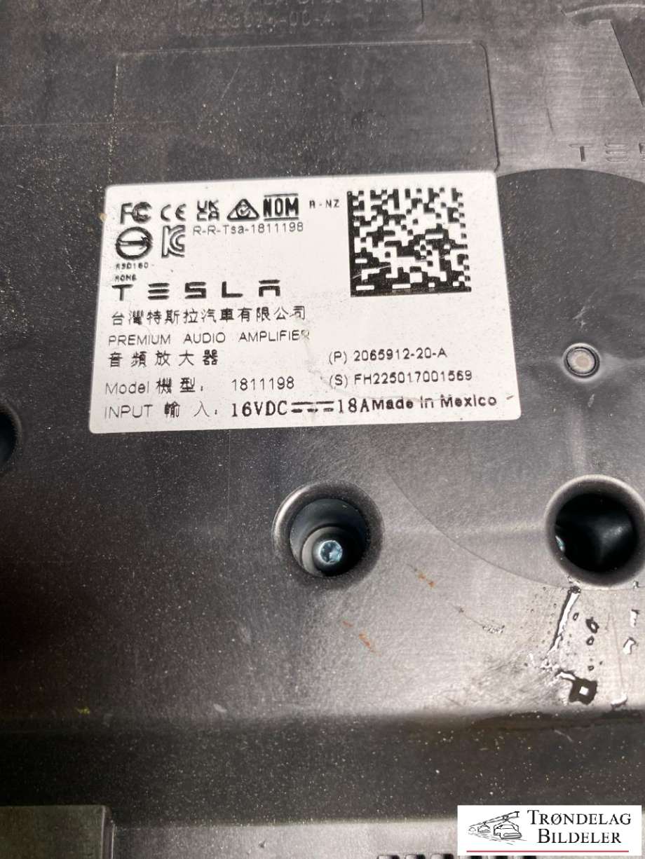Bilstereo forsterker til Tesla Model Y 2024-->> (Type II) (206591220A|)