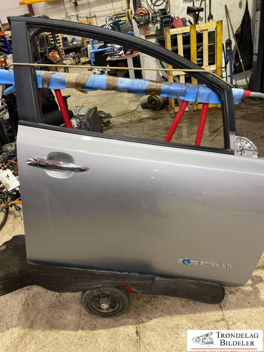 Dør høyre foran til Nissan Leaf, 2011-2017 (Type I)  (H01523NLMA)
