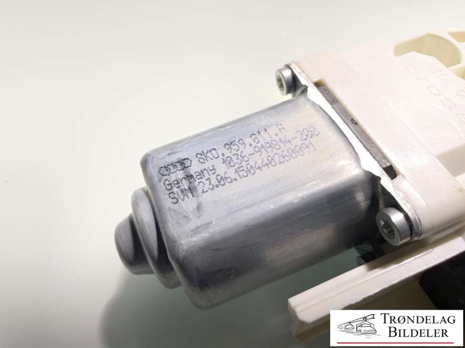 Ruteheis, kun motor, venstre bak til Audi A6, Allroad 2015-2019 (Type III, Fase 2) (C7) (C7) (8K0 959 811 A|)