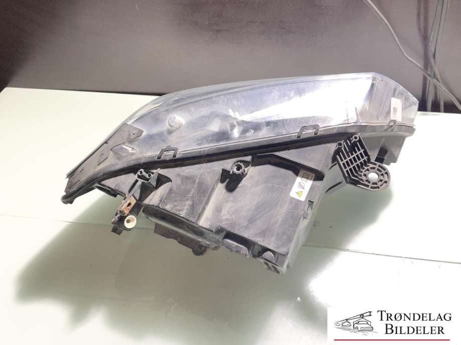 Frontlykt venstre xenon til BMW X3 2010-2017 (F25) (F25) (63 11 7 276 991|63 11 7 356 250|)