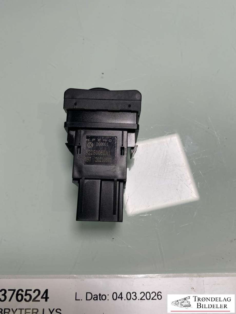 Bryter lys til XPeng G3 2021-->>  (8225006DA1|)