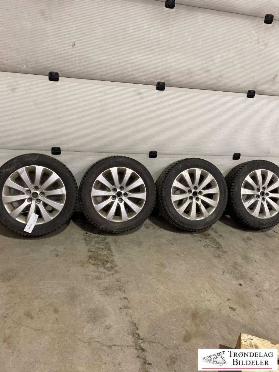 Hjulsett aluminium vinter til Opel Astra J 2010-2015 (HAKKAPELLIITA 10|215/55R17| 98T| 7X17| 5X105|/ET42/CB56|6MM|8|5MM MØNSTERDYBDE PIGG|PROD 32/2024)