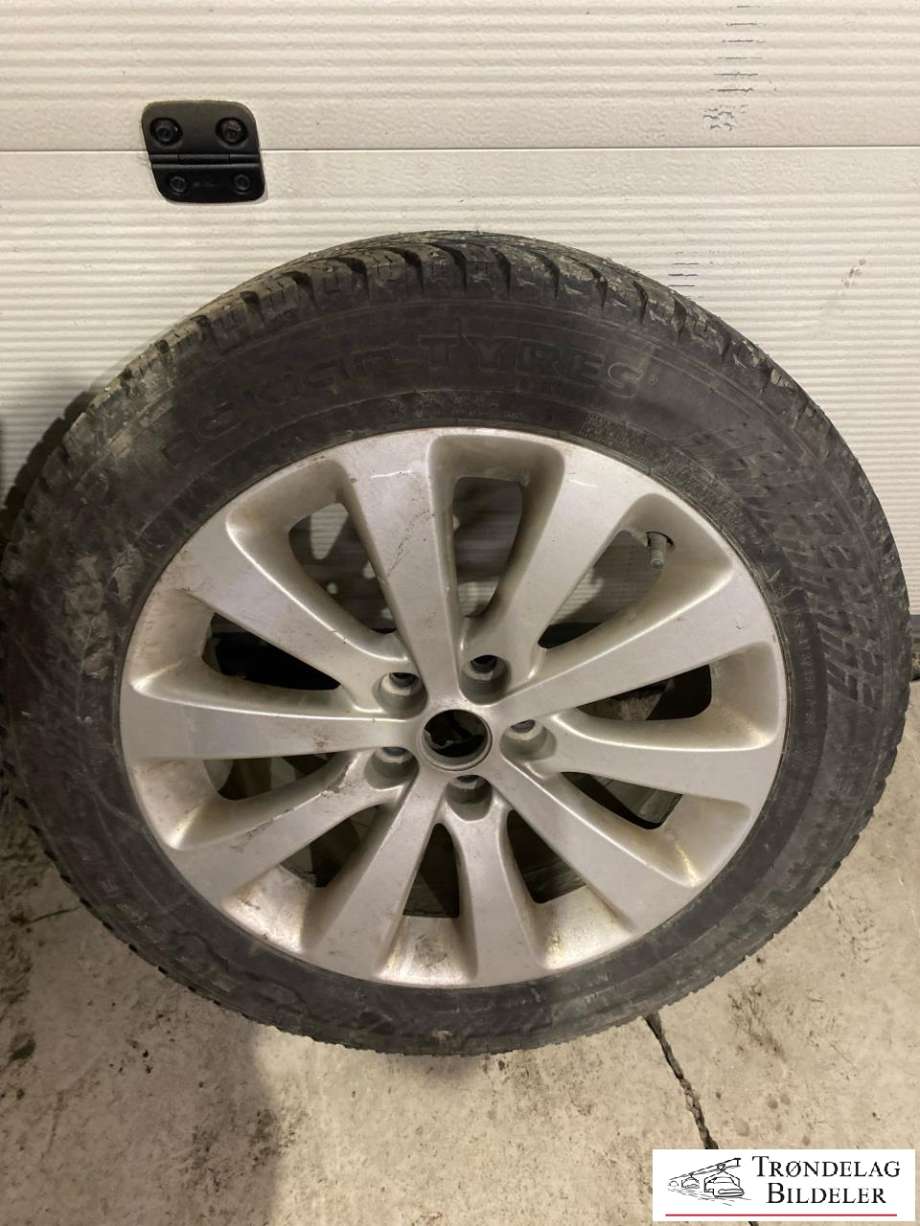 Hjulsett aluminium vinter til Opel Astra J 2010-2015 (HAKKAPELLIITA 10|215/55R17| 98T| 7X17| 5X105|/ET42/CB56|6MM|8|5MM MØNSTERDYBDE PIGG|PROD 32/2024)