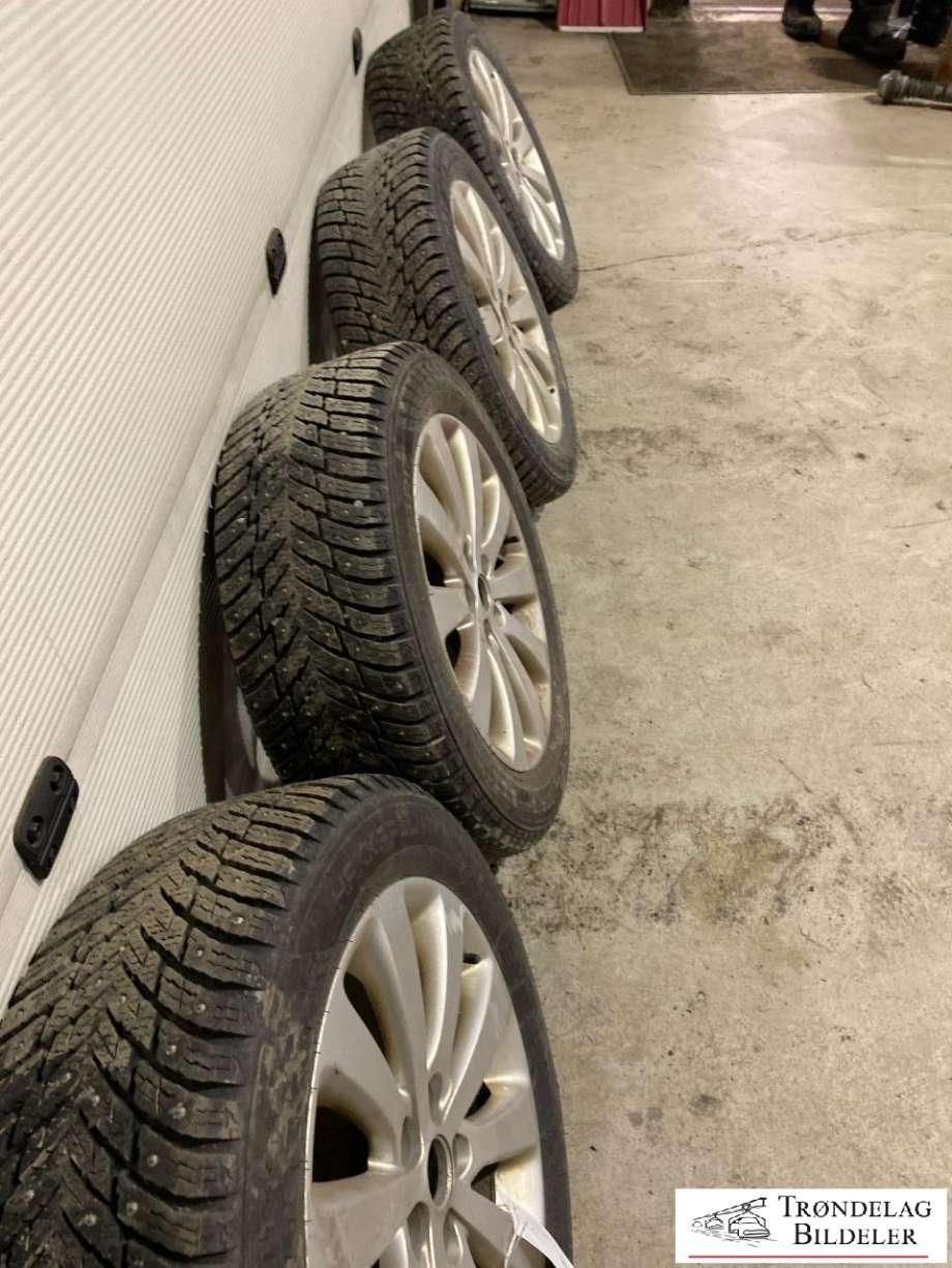 Hjulsett aluminium vinter til Opel Astra J 2010-2015 (HAKKAPELLIITA 10|215/55R17| 98T| 7X17| 5X105|/ET42/CB56|6MM|8|5MM MØNSTERDYBDE PIGG|PROD 32/2024)