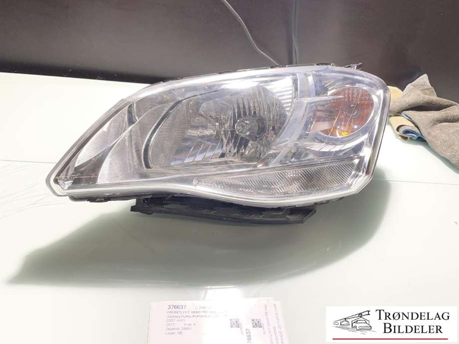 Frontlykt venstre halogen til SsangYong Korando, 2011-2013 (Type III) (8310134100)
