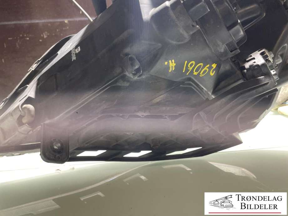 Frontlykt høyre halogen til SsangYong Korando 2011-2013 (Type III) (8310234100|)
