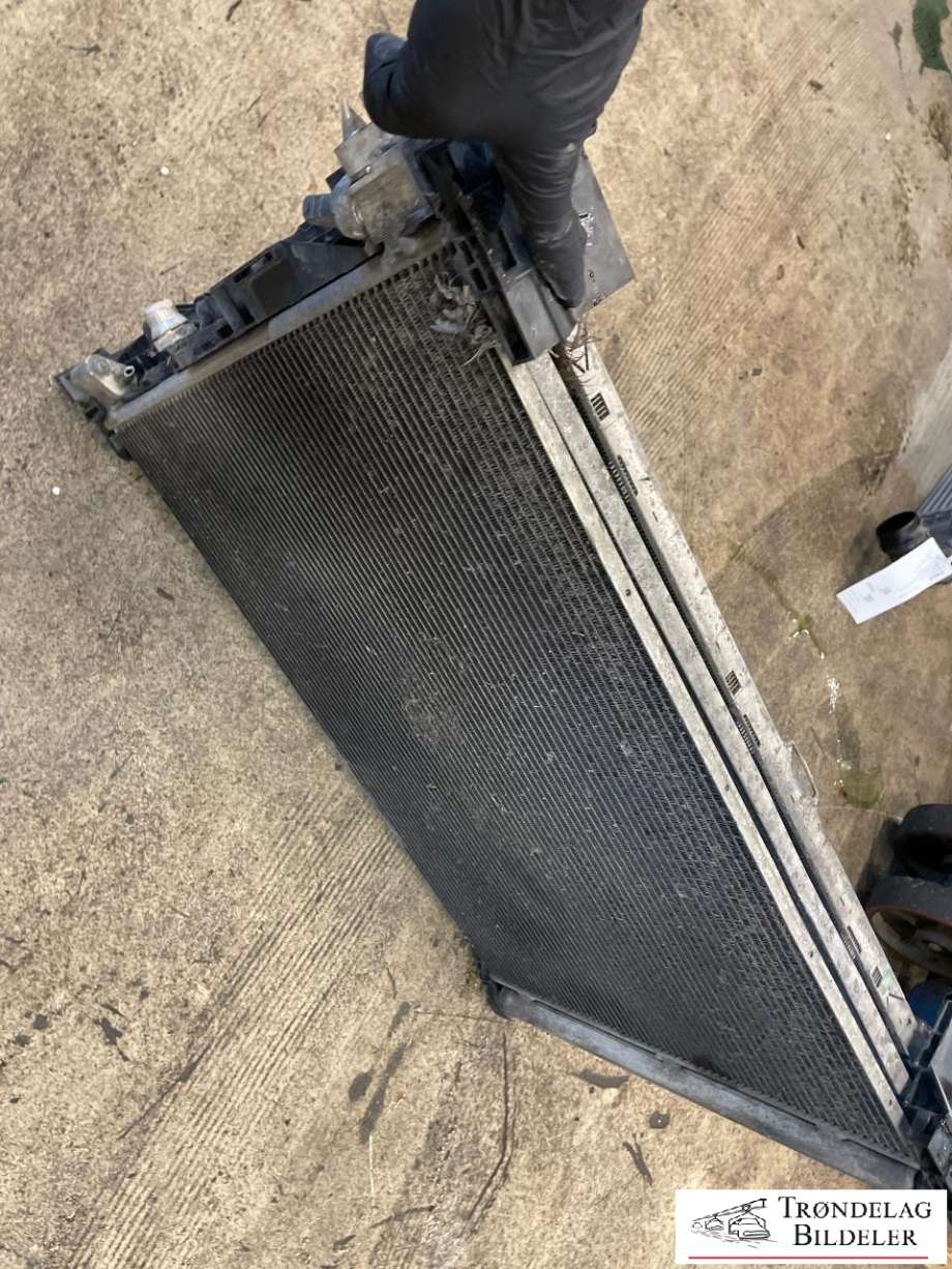 Radiator (automat gir) til Mercedes E-Klasse 2016-2023 (W213) (W213)