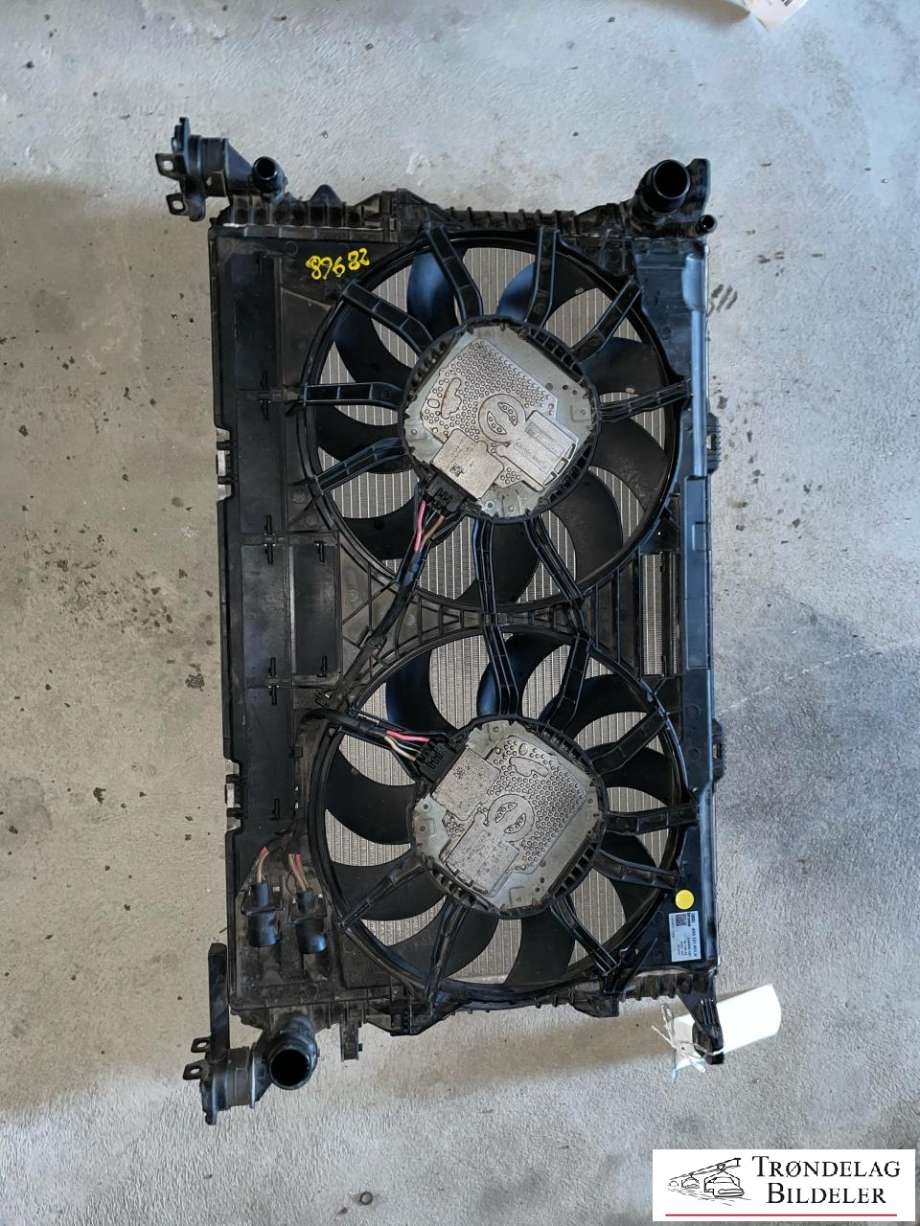 Radiator (automat gir) til Audi A6, Allroad 2015-2019 (Type III, Fase 2) (C7) (C7) (4H0 121 003 N|4H0 959 455 AD|8K0 121 251 H)