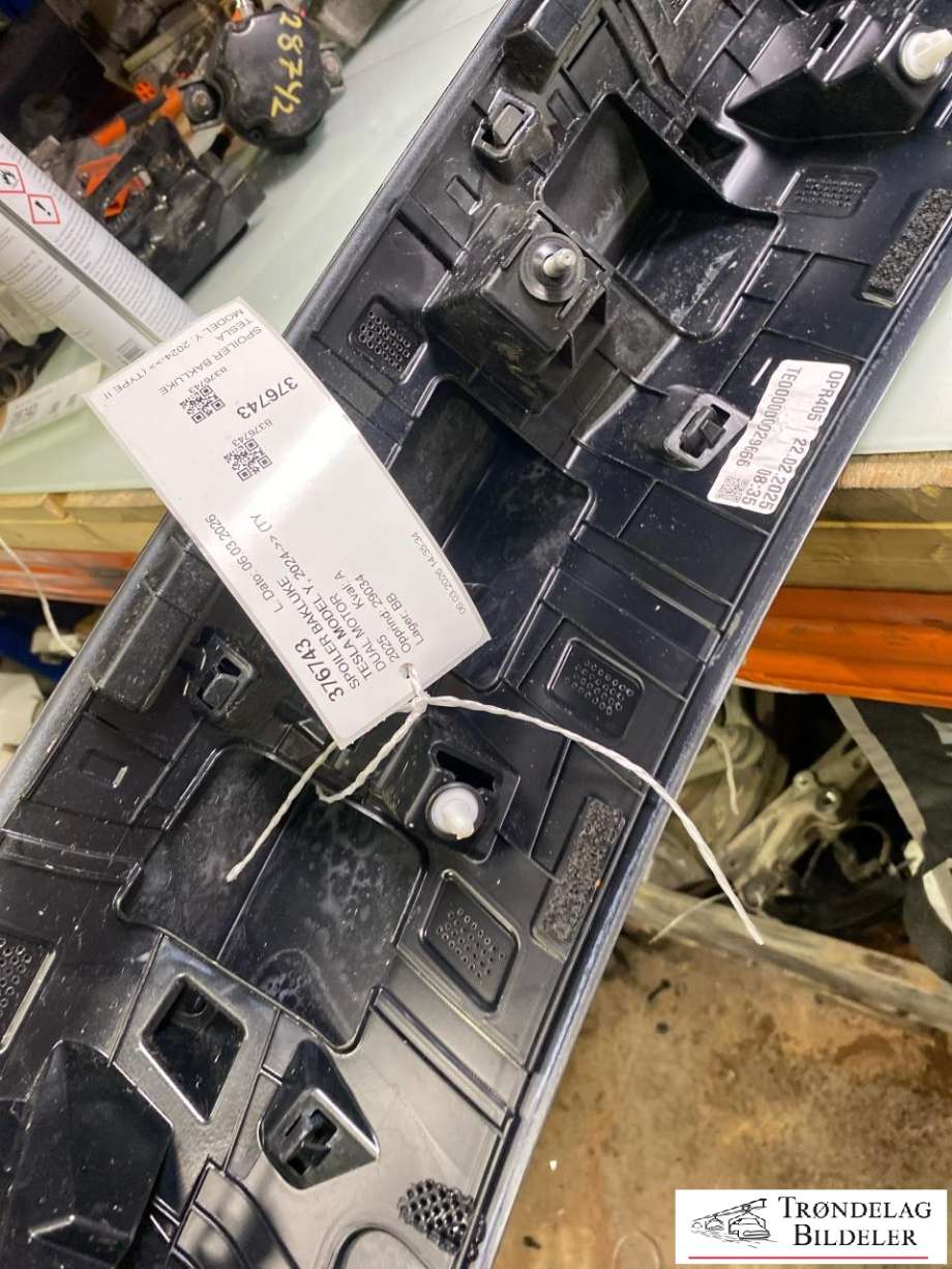 Spoiler bakluke til Tesla Model Y 2024-->> (Type II)  (1939826-00-B|)