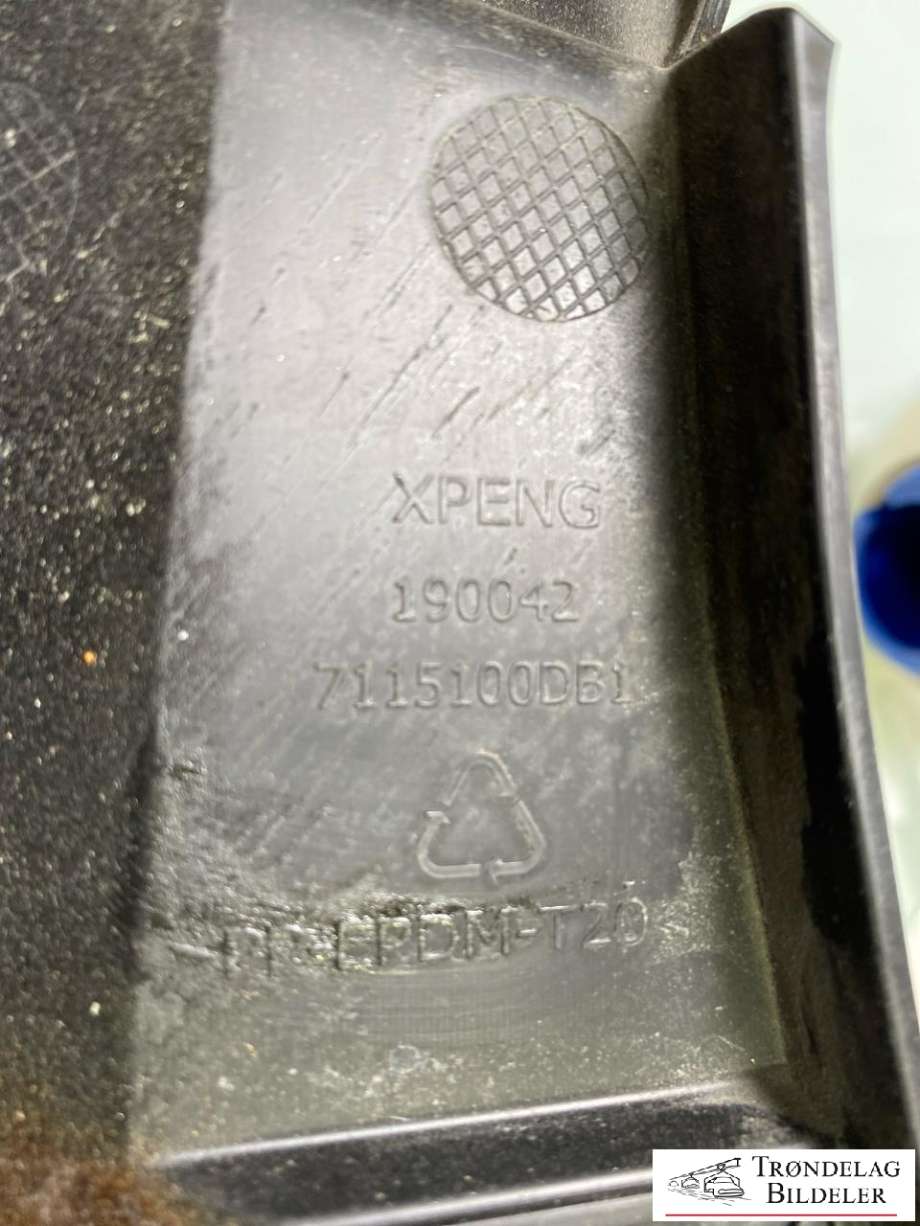 Deksel til XPeng G3 2021-->>  (7115100DB1|)
