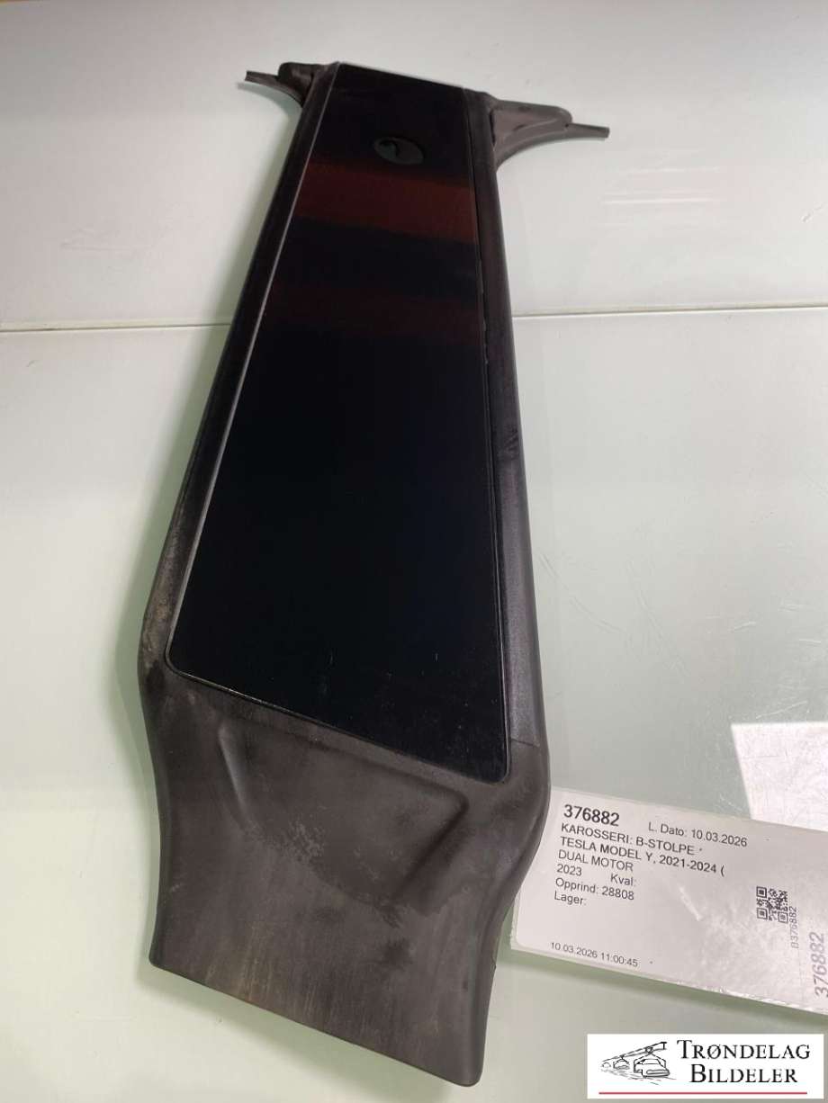 Karosseri: b-stolpe til Tesla Model Y, 2021-2024 (Type I)  (1494240-00-A)