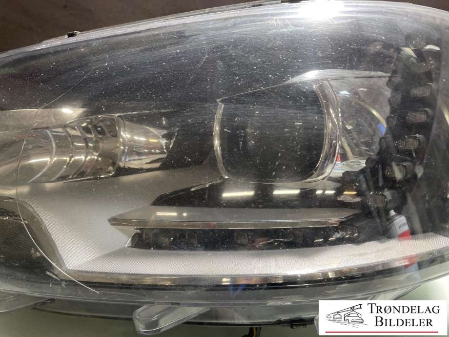 Frontlykt venstre xenon til VW Transporter / Caravelle 2009-2015 (Fase 2) (T5) (T5) (7E5 941 017|7E5 941 017 B|)