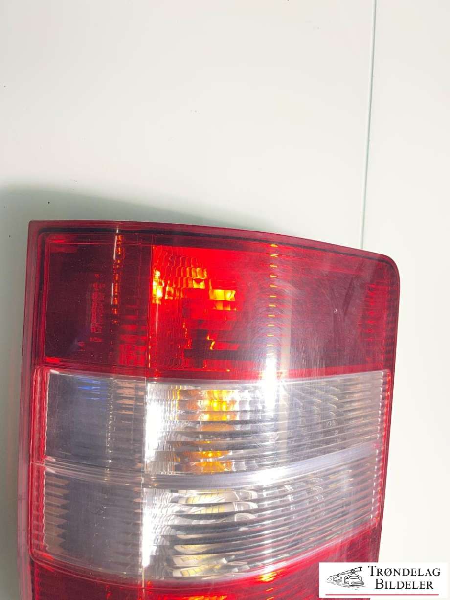 Baklykt høyre til VW Transporter / Caravelle 2009-2015 (Fase 2) (T5) (T5) (7H0 945 096 L|)