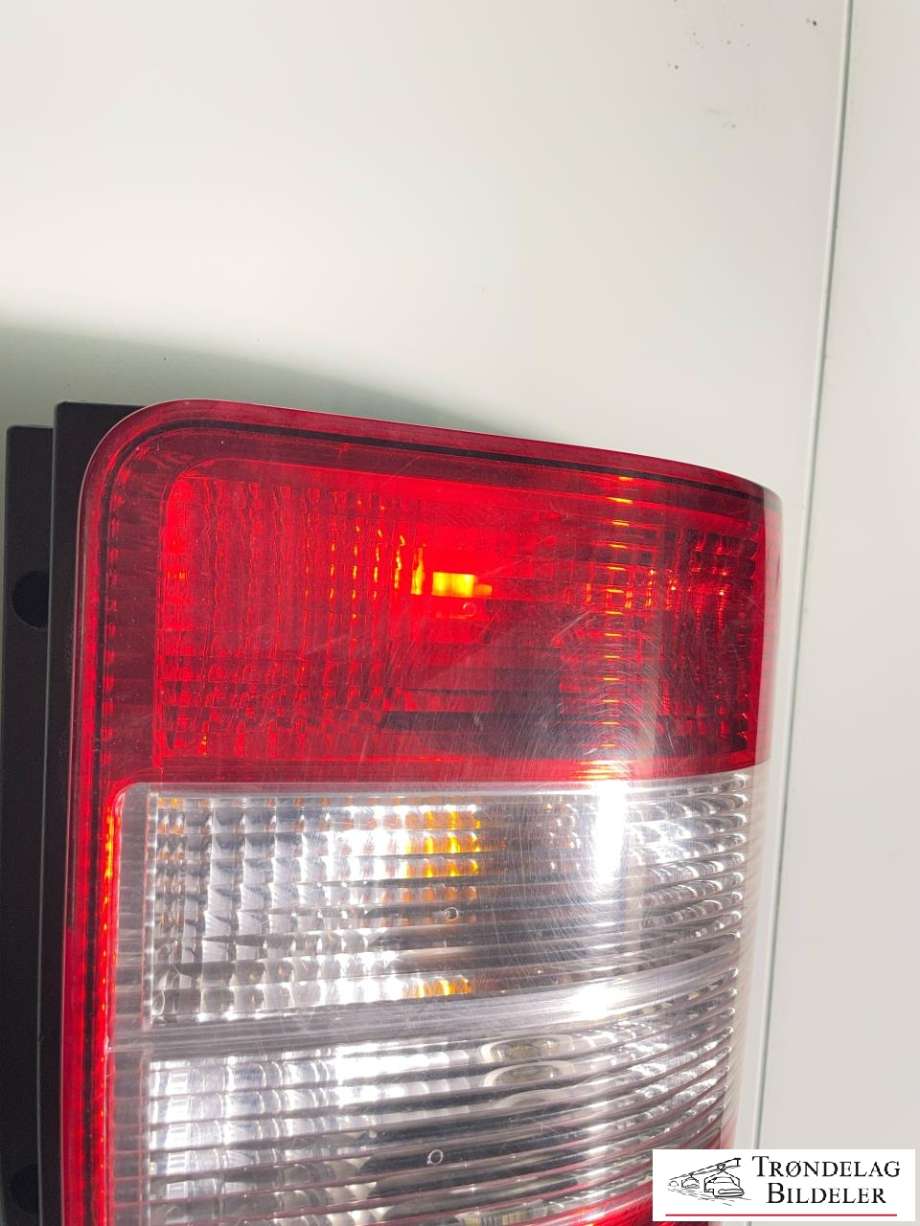 Baklykt venstre til VW Transporter / Caravelle 2009-2015 (Fase 2) (T5) (T5) (7H0 945 095 L|)