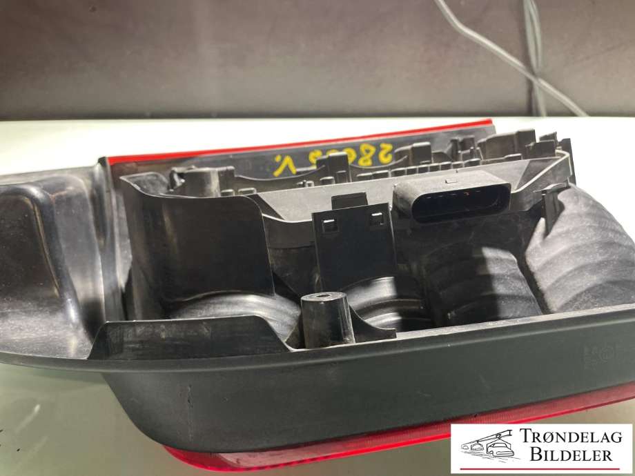 Baklykt venstre til VW Transporter / Caravelle 2009-2015 (Fase 2) (T5) (T5) (7H0 945 095 L|)