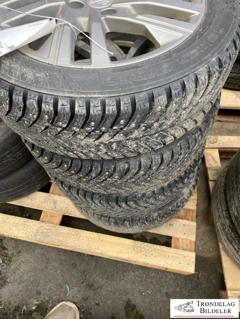 Hjulsett aluminium vinter til Peugeot e-208 2019-->>  (NOKIAN HAKKA 10|195/55-16 91T|  6|5J16 4X108/ET?CB65|1MM PIGGDEKK|MØNSTERDYBDE 7|3MM|PROD 01/2023)
