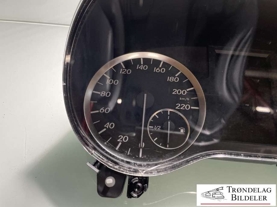 Instrumentpanel til Mercedes Vito 2014-->> (W447) (W447) (A 447 900 92 07|A 447 900 68 08|A 447 900 19 11|A 447 900 48 23|)