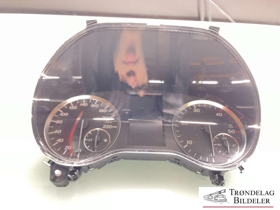 Instrumentpanel til Mercedes Vito 2014-->> (W447) (W447) (A 447 900 92 07|A 447 900 68 08|A 447 900 19 11|A 447 900 48 23|)
