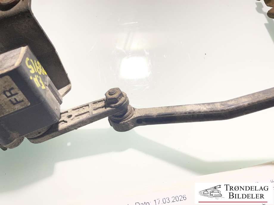 Sensor nivå, høyre foran til Volvo V70 2007-2013 (Type III, Fase 1) (8G9N-3C097-AA|8G9N-3C492-AA|31288272)