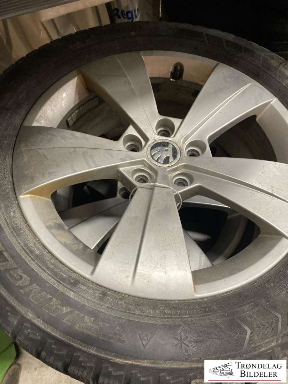 Hjulsett aluminium vinter til Škoda Superb, 2015-->> (Type III)  (TRIANGLE SNOWLINK|225/55-17 101R| 6|5J17 5X112/ET41/CB57|1MM)
