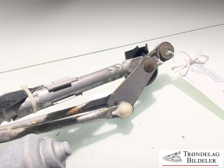 Viskermotor frontrute komplett m/overføring til Toyota Auris 2010-2012 (Type I, Fase 2)  (85150-02170|85110-02190|)