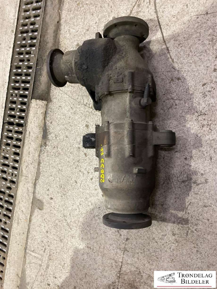 Kardang klokke foran til Mercedes Vito/Viano 2004-2010 (Fase 1) (W639) (W639) (A 639 330 04 05|)