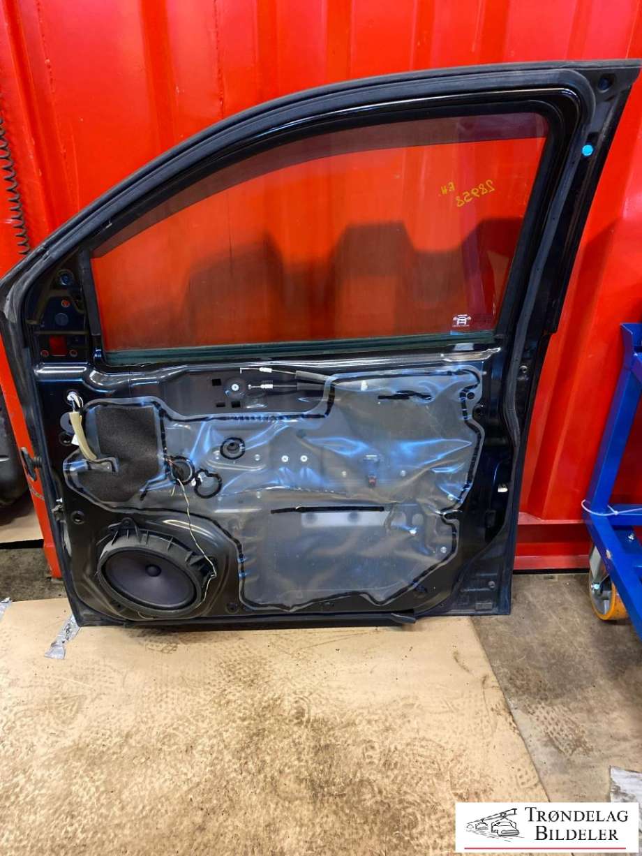 Dør høyre foran til Isuzu D-Max 2012-2017 (Type II, Fase 1)  (8-98108-131-4|8-98108-129-4|)
