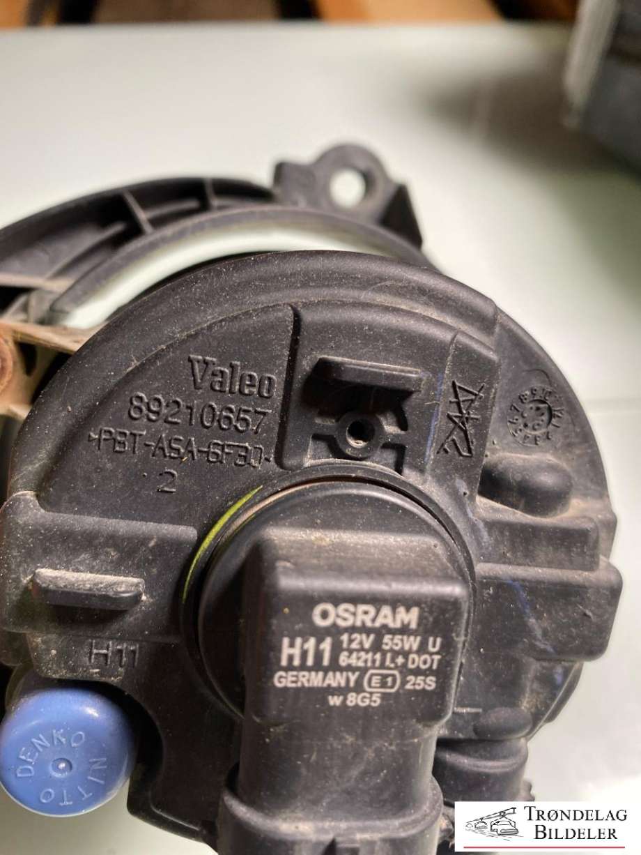 Tåkelykt venstre foran til Toyota Avensis 2009-2015 (Type III, Fase 1)  (81220-0D040|89204012|89204011|81220-0D041|81220-0D042)