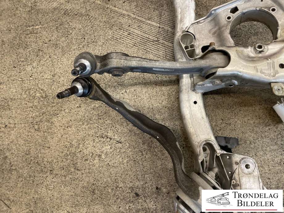 Travers foran hoved til BMW 5-Serie 2017-->> (G30/G31) (G30/G31) (31 10 6 861 106|)