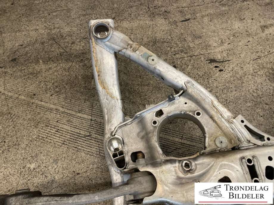 Travers foran hoved til BMW 5-Serie 2017-->> (G30/G31) (G30/G31) (31 10 6 861 106|)